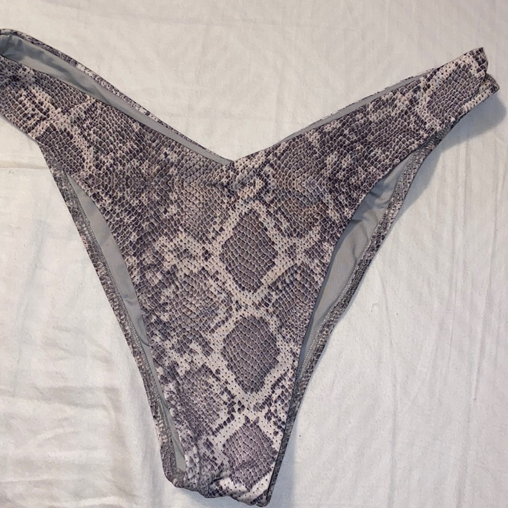 Frankie’s Bikinis Snake Print Bottom M
